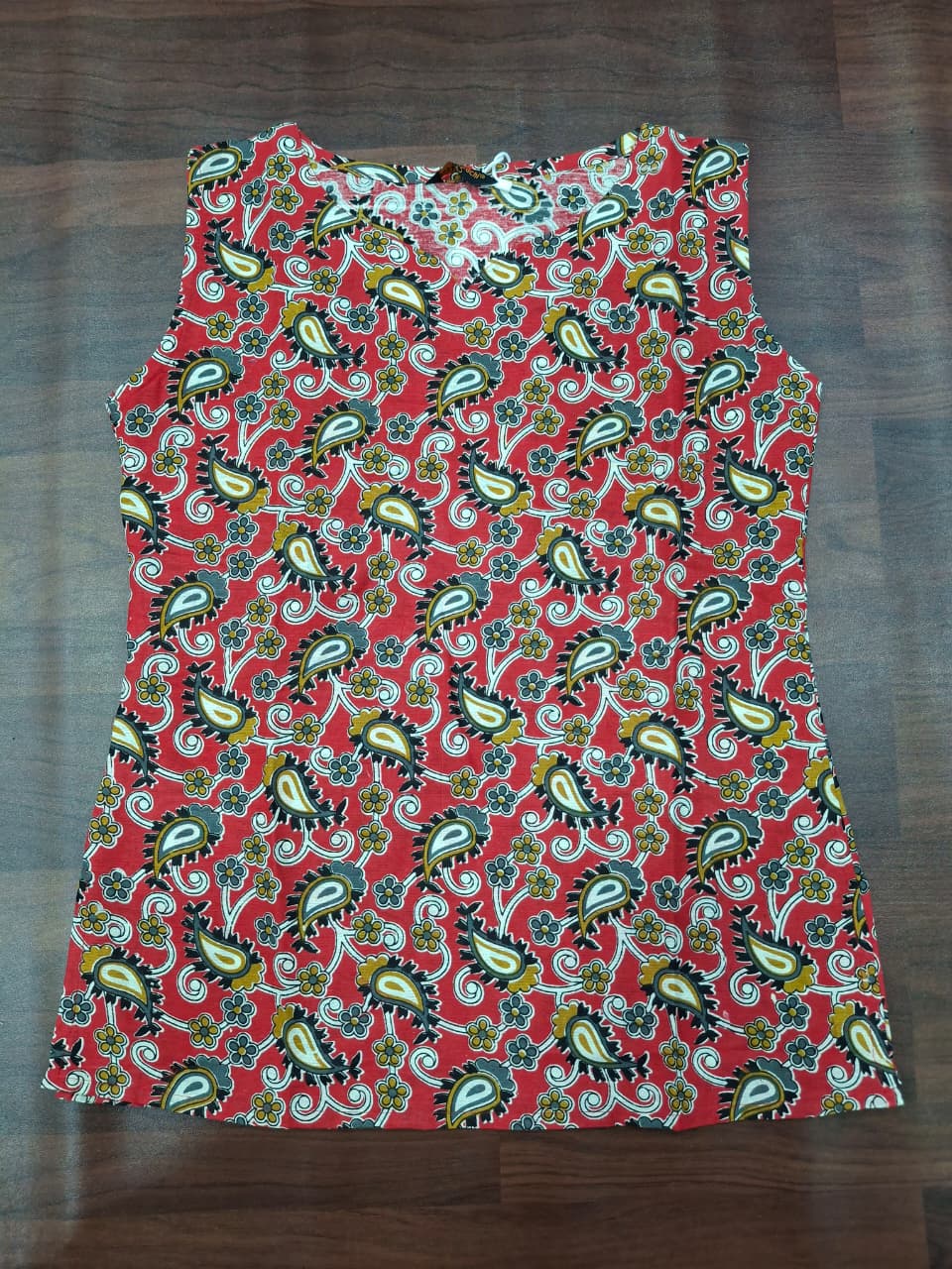 Print Sleeveless Kurti Scarlet Paisley Sleeveless A-Line Kurti | Miss Kapachi