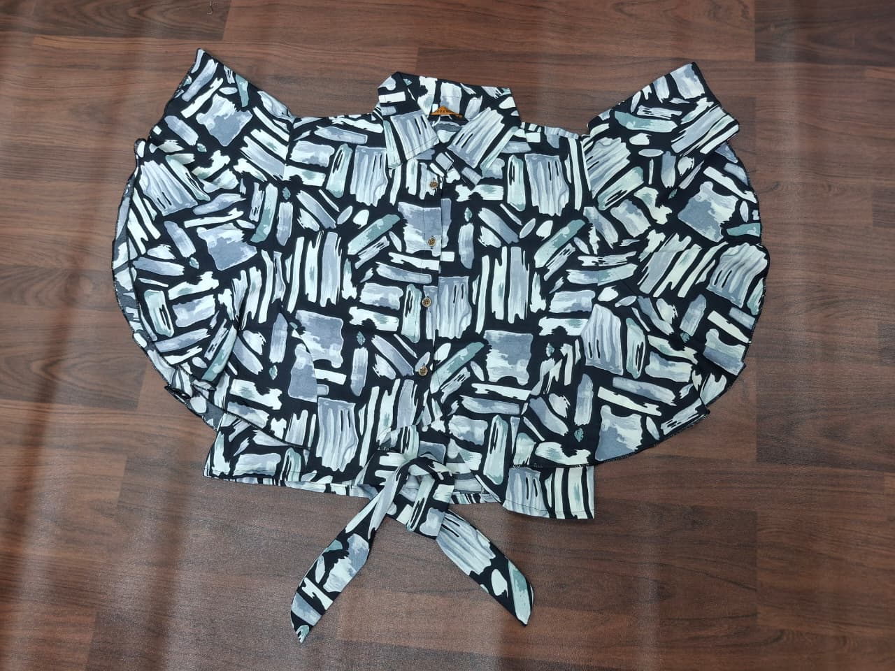 Abstract Brushstroke Print Ruffle-Sleeve Collared Tie-Front Crop Top | Miss Kapachi