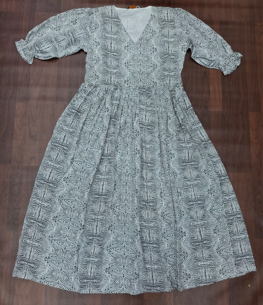 Women's V-Neck Printed Puff-Sleeve Midi Dress | Miss Kapachi